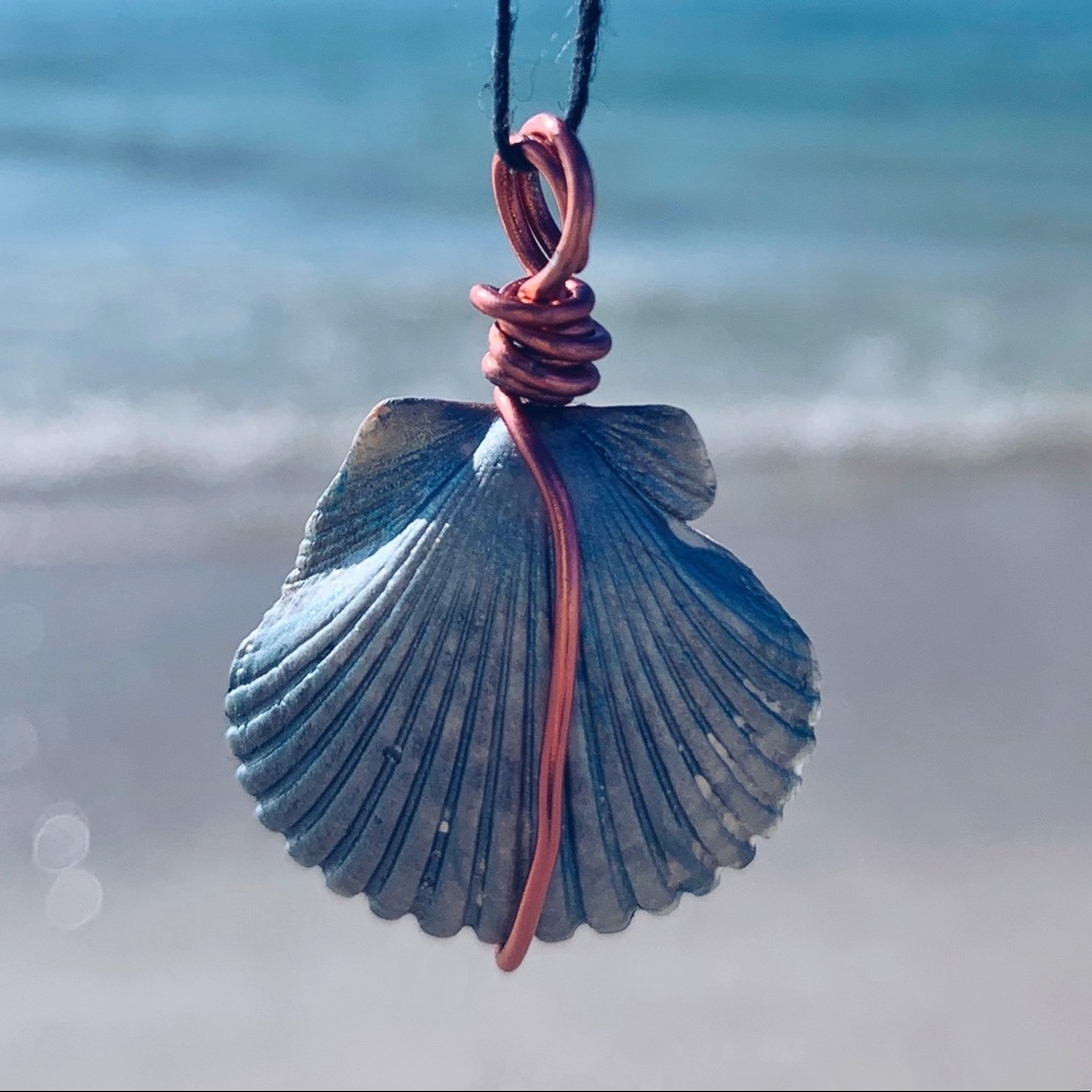 🐳 3/$25 Exotic Clearwater Painted Shell Necklace - Picture 3 of 6